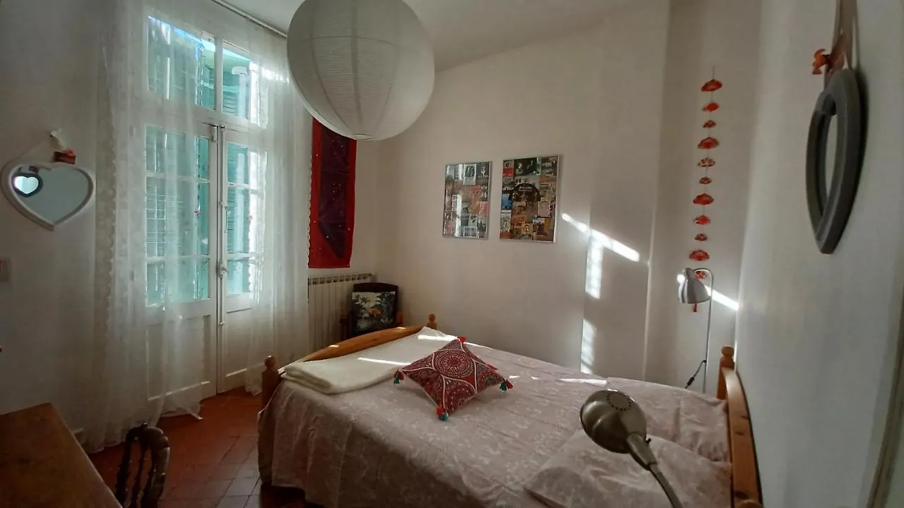 Villa MAISON DE CHARME AVEC COUR, proche rue des Teinturiers Avignon