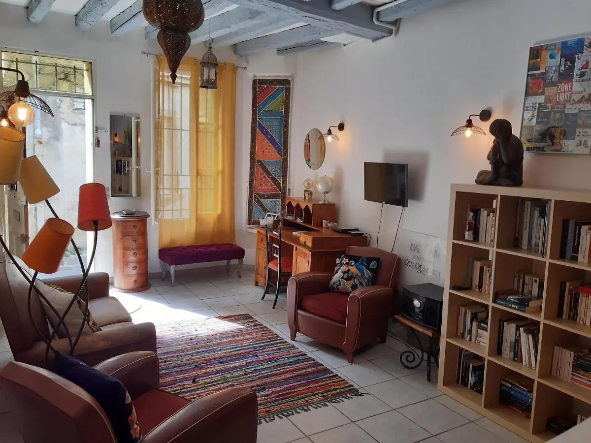 Villa MAISON DE CHARME AVEC COUR, proche rue des Teinturiers Avignon