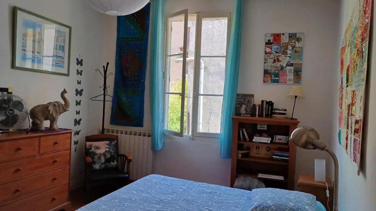 MAISON DE CHARME AVEC COUR, proche rue des Teinturiers Avignon France
